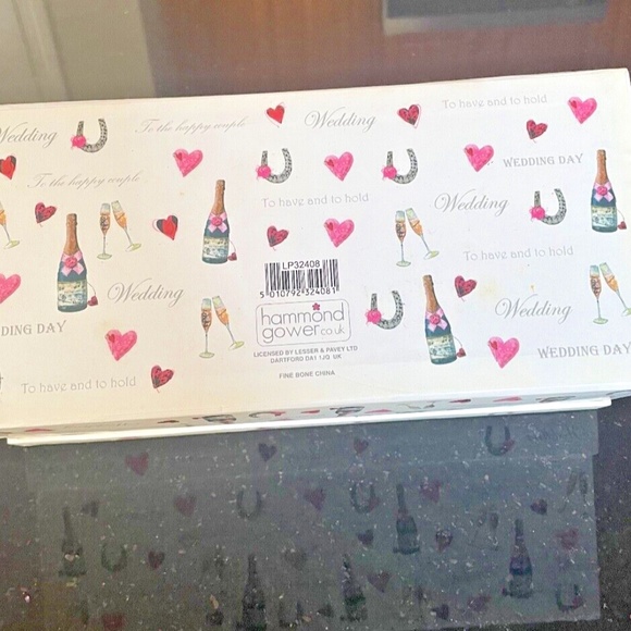 On your Wedding Day' Set of 2 'Fine Bone China' Couple Mugs New Gift Keepsake - Picture 3 of 7